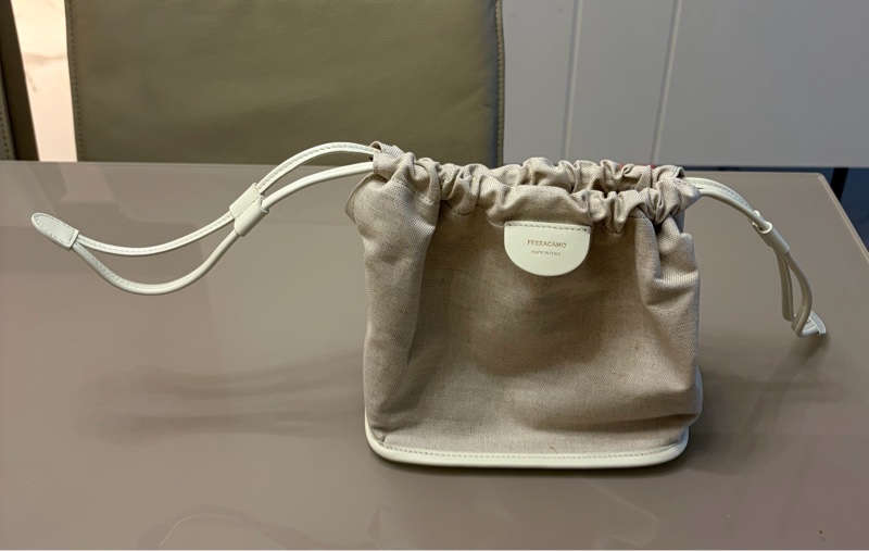 Ferragamo 手工皮雕鏤空秀款肩背包-4