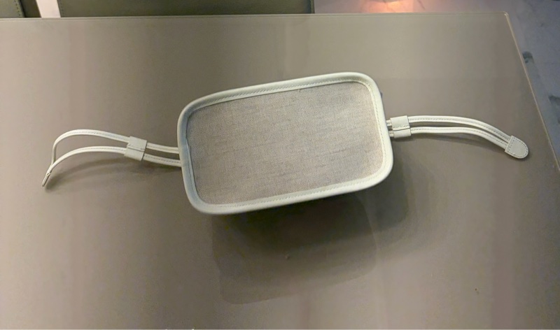 Ferragamo 手工皮雕鏤空秀款肩背包-8