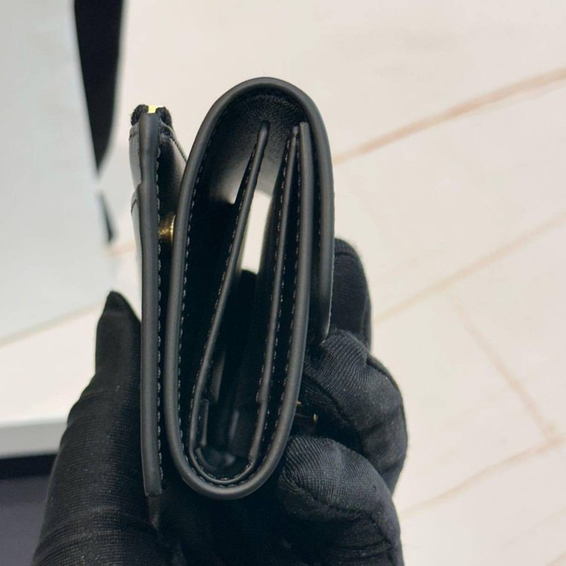 *SHIHNA名牌精品* Celine Triomphe小牛皮短款零錢包-3