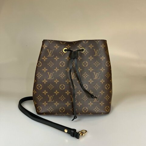 LV M44020 老花黑水桶包