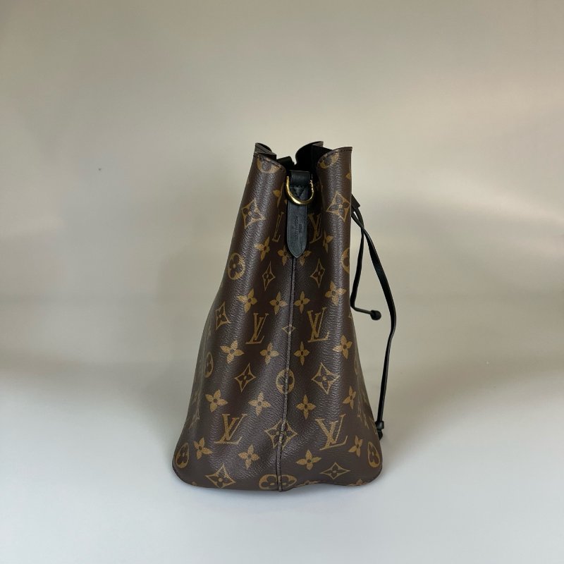 LV M44020 老花黑水桶包-3