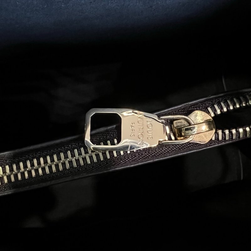 LV M44020 老花黑水桶包-8