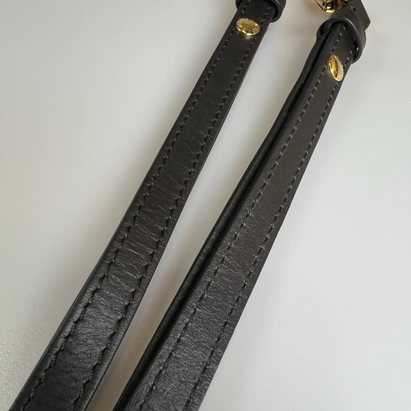 LV M44020 老花黑水桶包-9