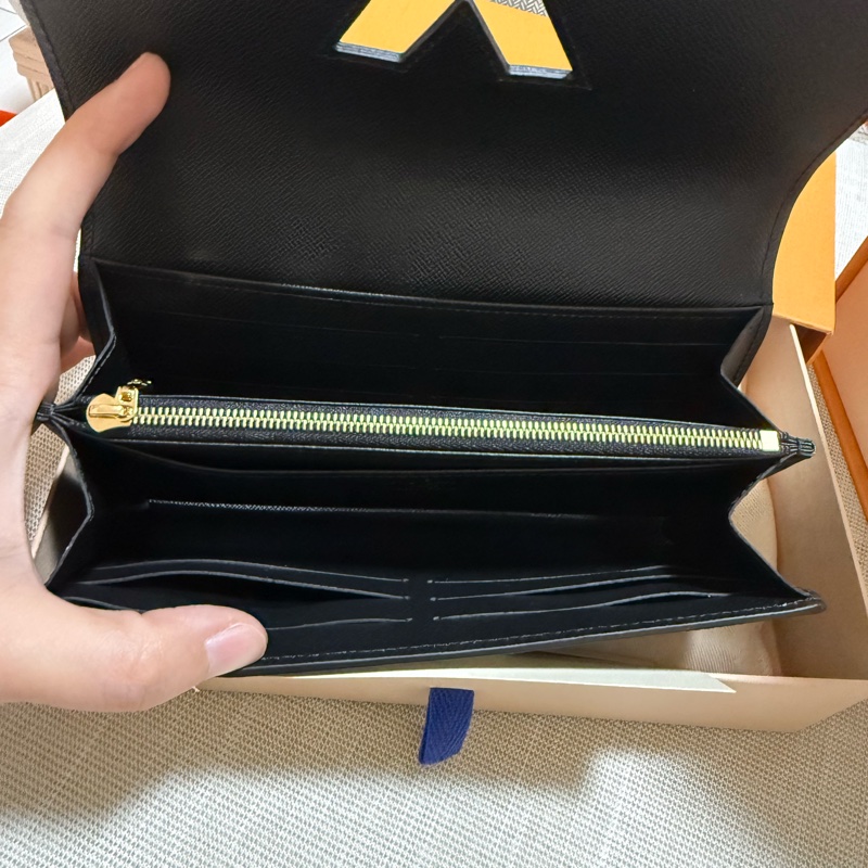 Louis Vuitton LV Twist 長夾 黑色Epi 牛皮 金扣 全新未使用 附盒裝發票-4