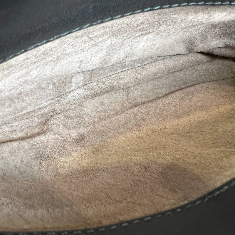 BV  黑色編織寬背帶斜挎包-6