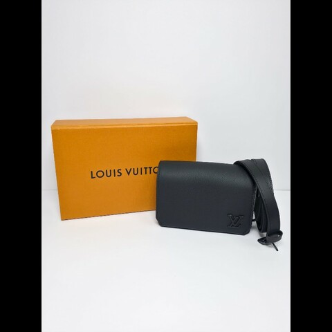 LV 黑色Men's Crossbody Flap Bag