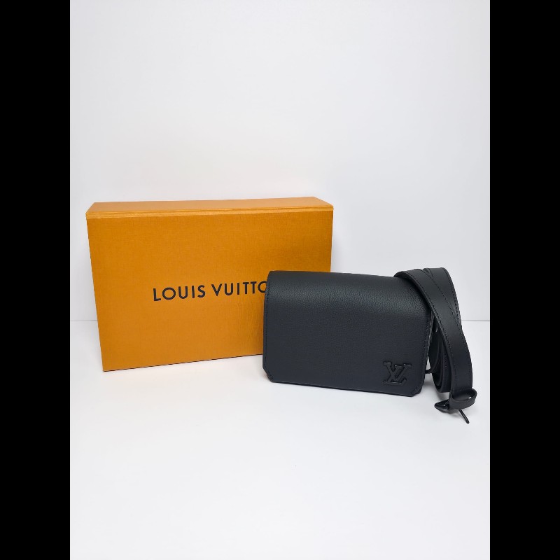 LV 黑色Men's Crossbody Flap Bag-0