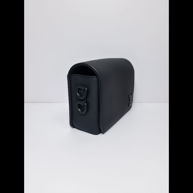 LV 黑色Men's Crossbody Flap Bag-3