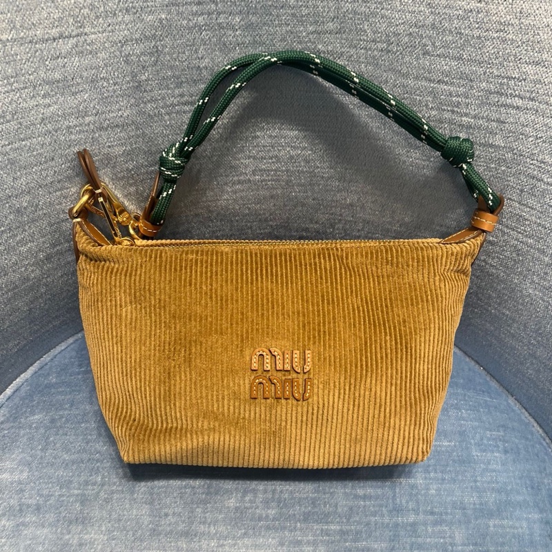 Miu Miu 女士 天鵝絨手拿包均碼碼-1