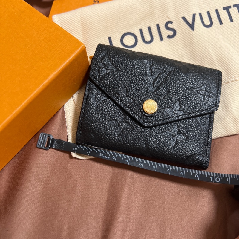 全新閒置品Louis Vuitton Zoé 錢包 牛皮壓紋-2