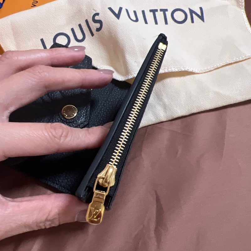 全新閒置品Louis Vuitton Zoé 錢包 牛皮壓紋-7