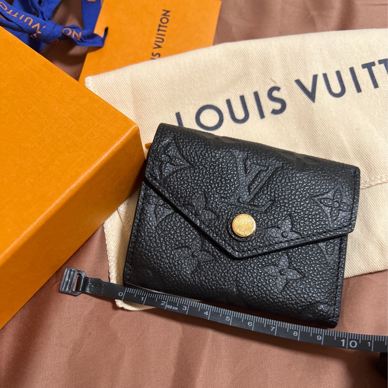 全新閒置品Louis Vuitton Zoé 錢包 牛皮壓紋-11