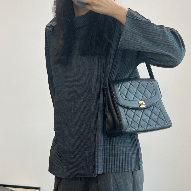 「JL精品代購」9新 香奈兒黑金羊皮菱格戴妃Kelly腋下包-1