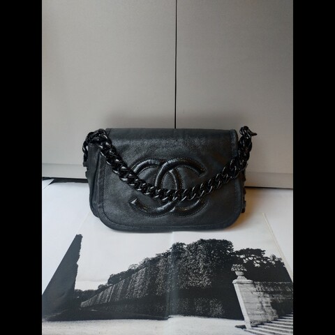 Chanel 粗壓克力鍊帶黑皮革車雙C口蓋包