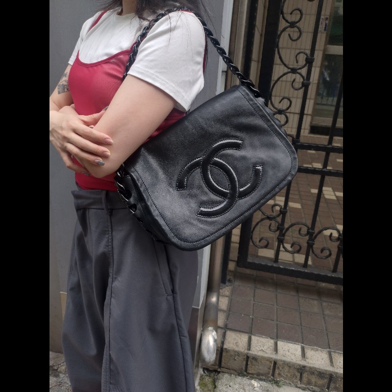 Chanel 粗壓克力鍊帶黑皮革車雙C口蓋包-3