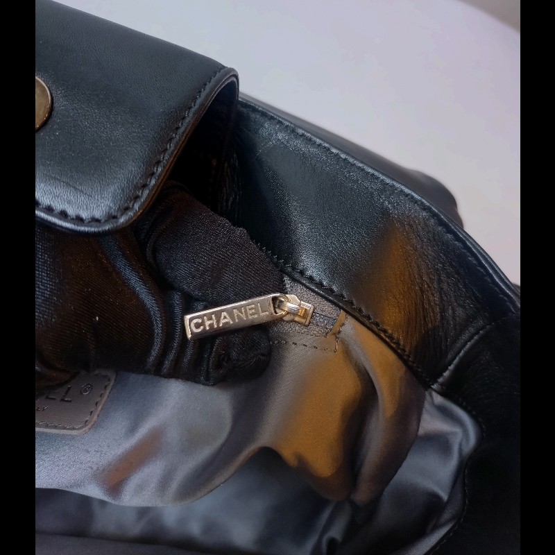 Chanel 粗壓克力鍊帶黑皮革車雙C口蓋包-28