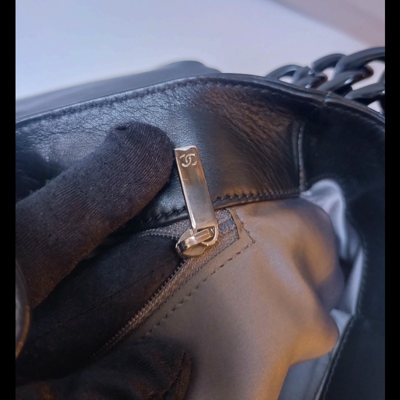 Chanel 粗壓克力鍊帶黑皮革車雙C口蓋包-29