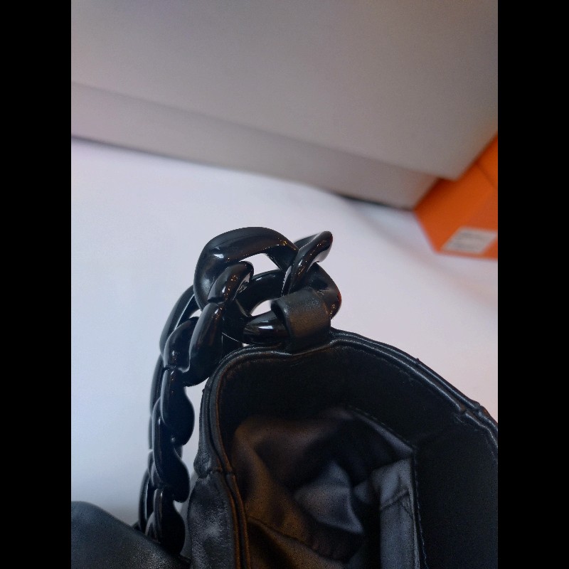 Chanel 粗壓克力鍊帶黑皮革車雙C口蓋包-30