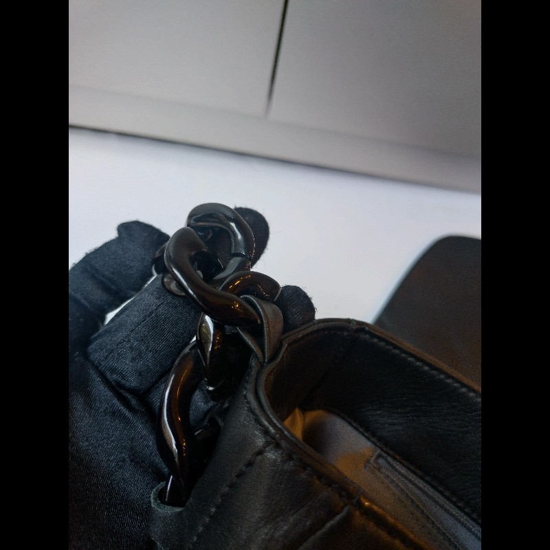 Chanel 粗壓克力鍊帶黑皮革車雙C口蓋包-31