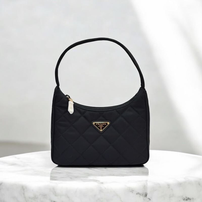 莉亞精品♡ Prada菱格紋黑金腋下包 二手美包-0