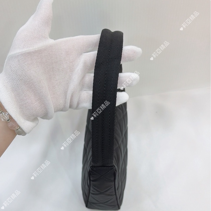 莉亞精品♡ Prada菱格紋黑金腋下包 二手美包-5