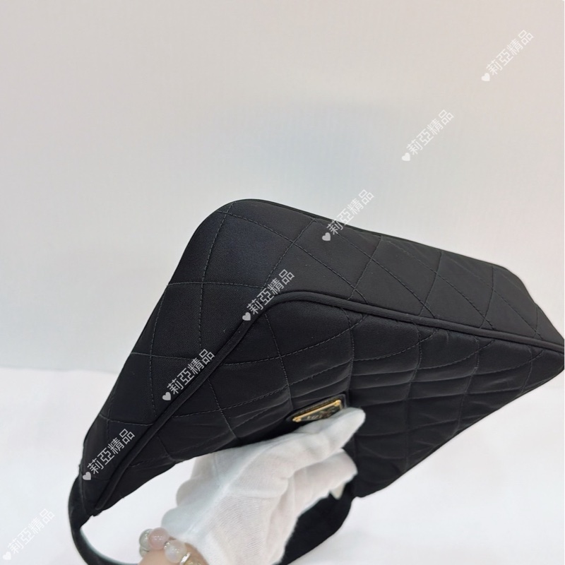 莉亞精品♡ Prada菱格紋黑金腋下包 二手美包-7