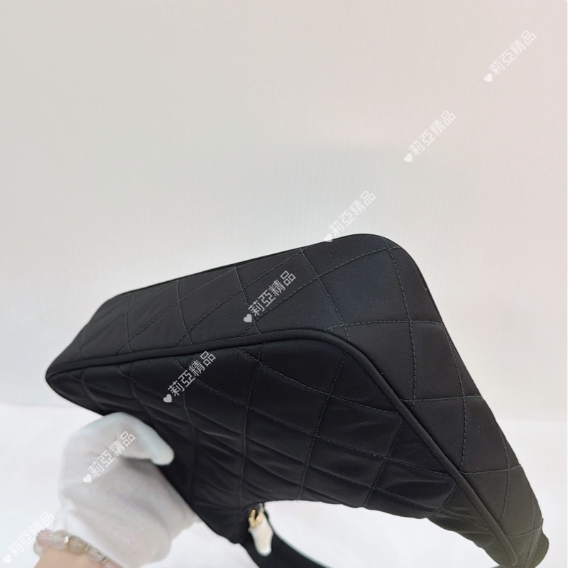 莉亞精品♡ Prada菱格紋黑金腋下包 二手美包-8