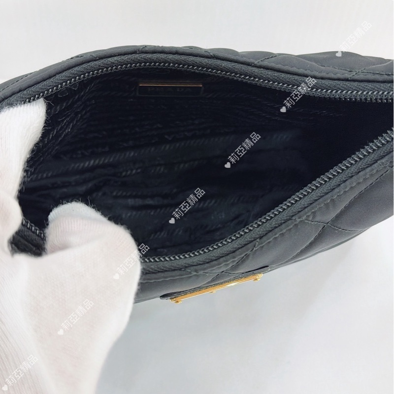 莉亞精品♡ Prada菱格紋黑金腋下包 二手美包-13