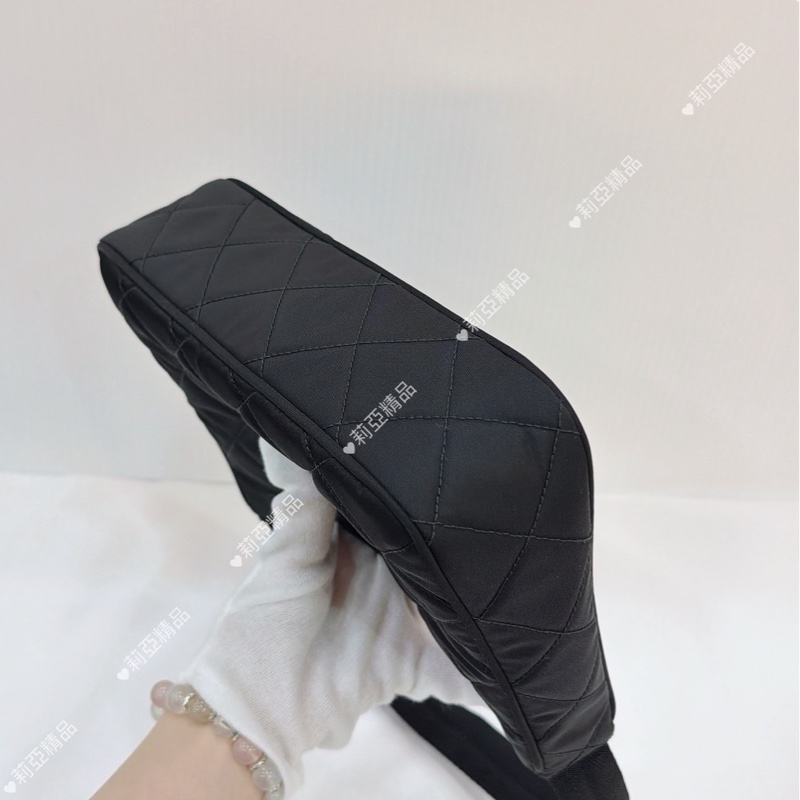莉亞精品♡ Prada菱格紋黑金腋下包 二手美包-14
