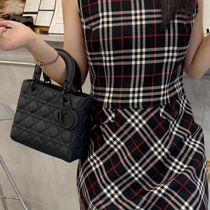 DIOR迪奧Lady Dior黑磨沙黛妃包So Black勳章肩帶#專櫃20多萬🍒-9