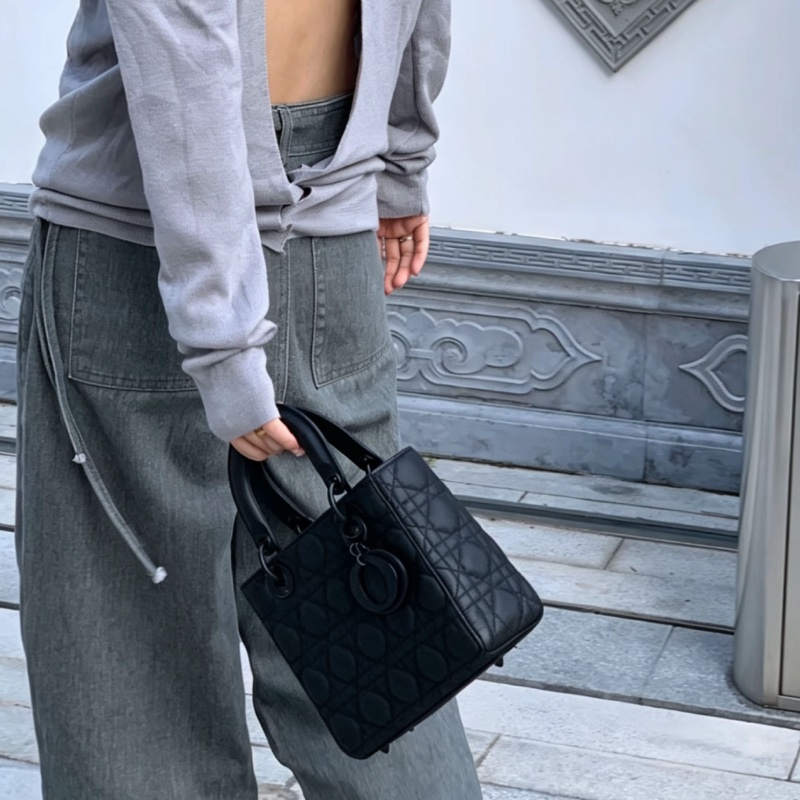 DIOR迪奧Lady Dior黑磨沙黛妃包So Black勳章肩帶#專櫃20多萬🍒-22