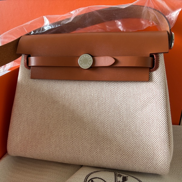 全新/膠膜全在 Hermès Mini Herbag 20cm 金棕金剛色銀扣｜2026/01 購證-5