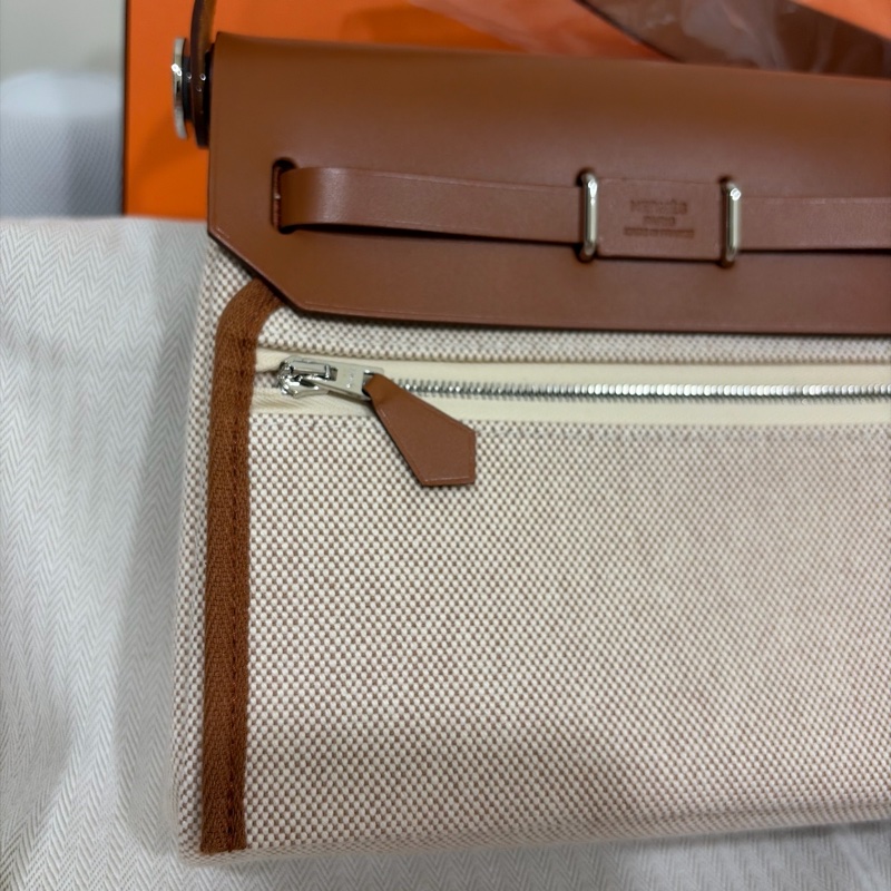 全新/膠膜全在 Hermès Mini Herbag 20cm 金棕金剛色銀扣｜2026/01 購證-9