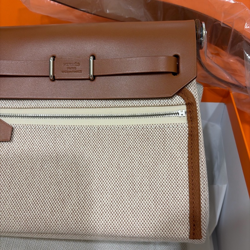 全新/膠膜全在 Hermès Mini Herbag 20cm 金棕金剛色銀扣｜2026/01 購證-10