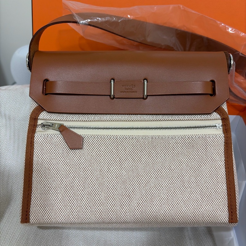 全新/膠膜全在 Hermès Mini Herbag 20cm 金棕金剛色銀扣｜2026/01 購證-11