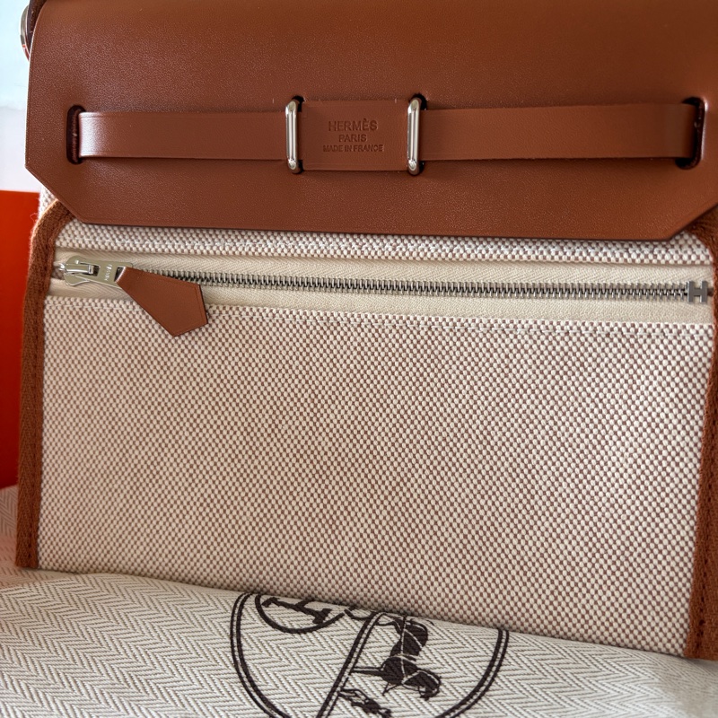 全新/膠膜全在 Hermès Mini Herbag 20cm 金棕金剛色銀扣｜2026/01 購證-19