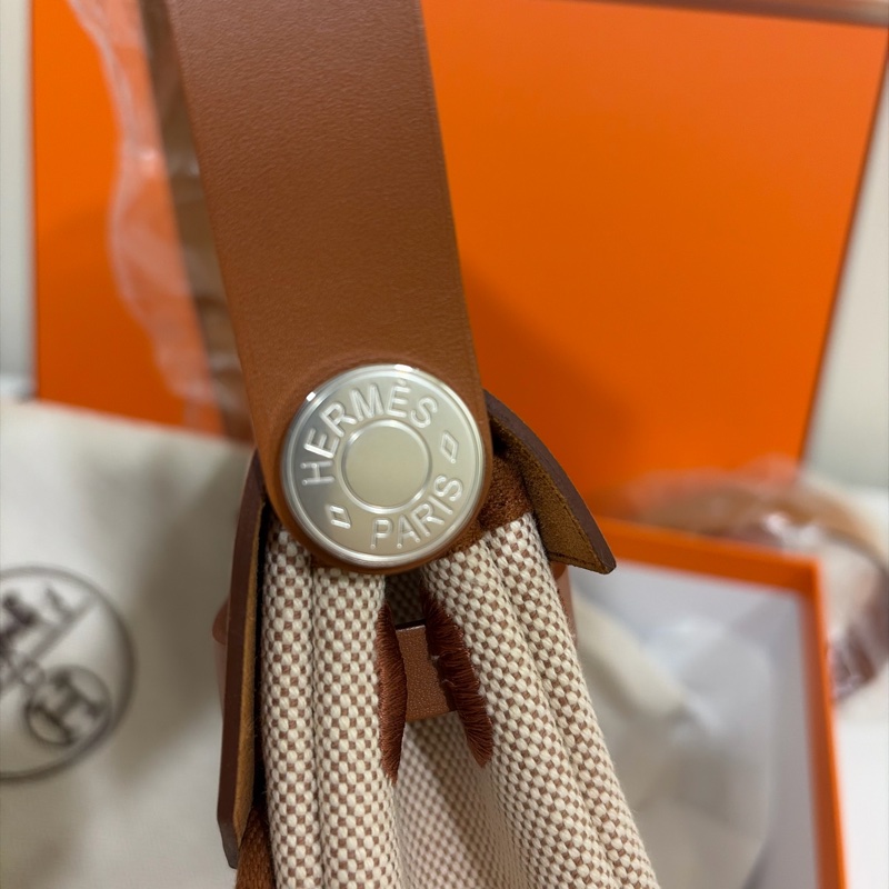 全新/膠膜全在 Hermès Mini Herbag 20cm 金棕金剛色銀扣｜2026/01 購證-21