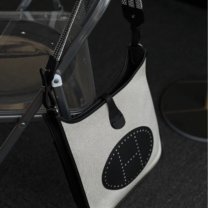 「JL精品代購」9新 愛馬仕米棕色帆布拼皮Evelyne大號-3