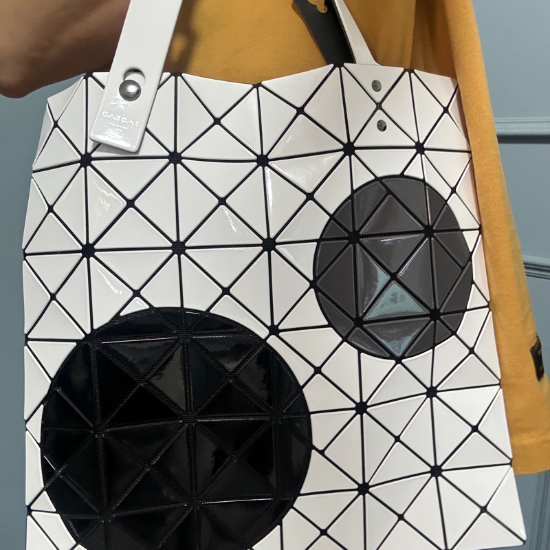 ISSEY MIYAKE BAOBAO TOTE亮面幾何 6X6手提包-1