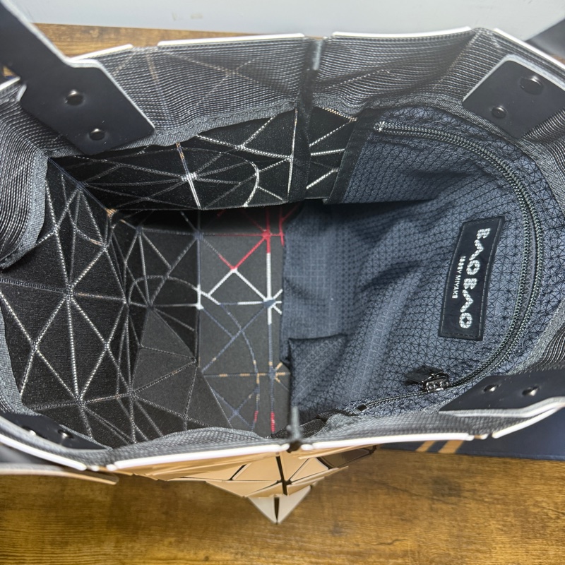 ISSEY MIYAKE BAOBAO TOTE亮面幾何 6X6手提包-11