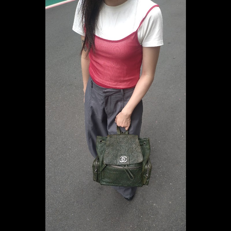 Chanel 霧銀釦綠色牛皮側口袋後背包-1