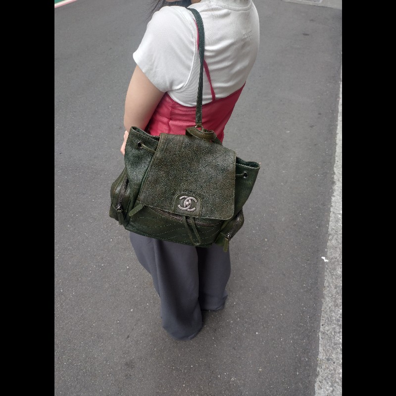 Chanel 霧銀釦綠色牛皮側口袋後背包-3