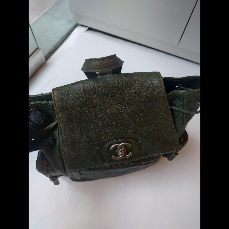 Chanel 霧銀釦綠色牛皮側口袋後背包-4
