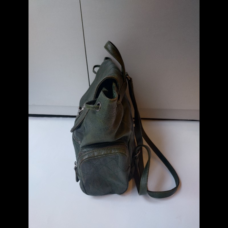 Chanel 霧銀釦綠色牛皮側口袋後背包-6