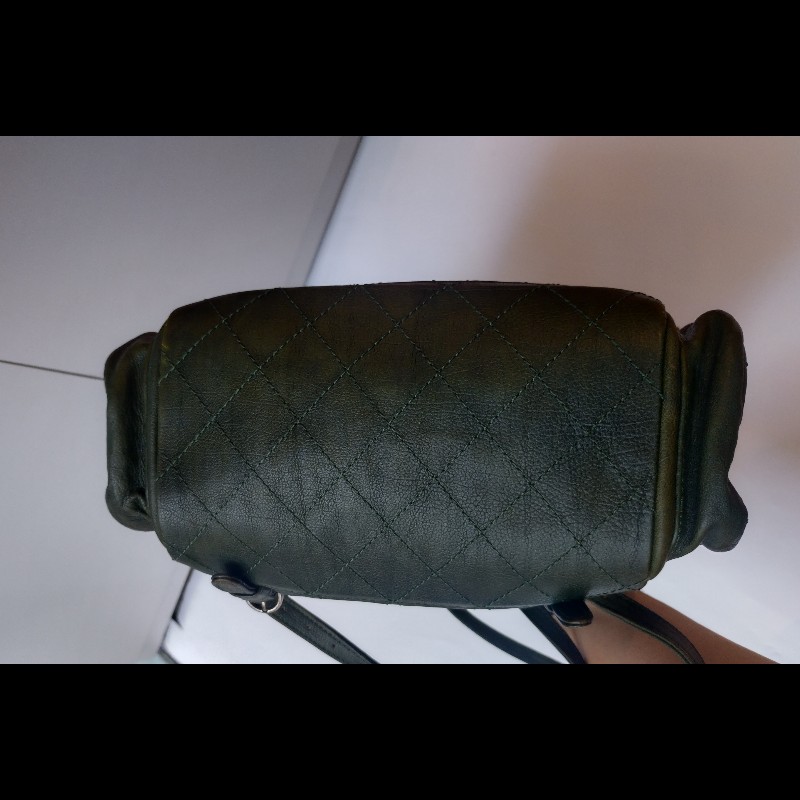 Chanel 霧銀釦綠色牛皮側口袋後背包-10