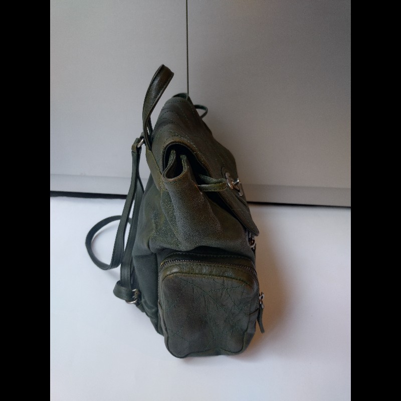 Chanel 霧銀釦綠色牛皮側口袋後背包-11