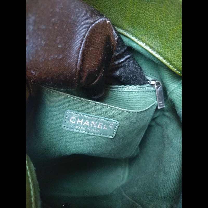 Chanel 霧銀釦綠色牛皮側口袋後背包-19