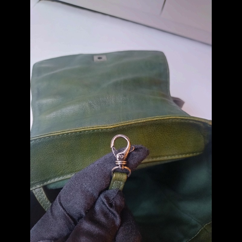 Chanel 霧銀釦綠色牛皮側口袋後背包-23