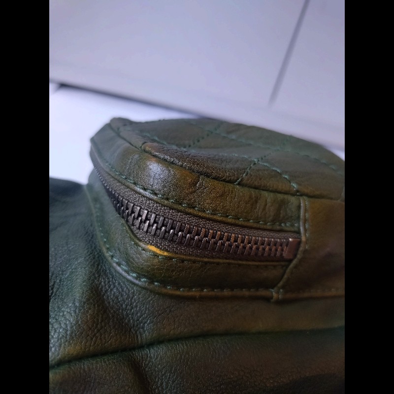 Chanel 霧銀釦綠色牛皮側口袋後背包-27