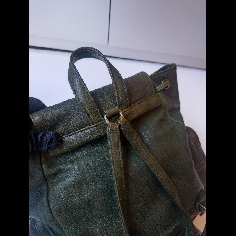 Chanel 霧銀釦綠色牛皮側口袋後背包-28